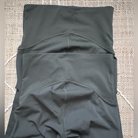 Two Pairs Spanx Booty Boost Legging Full Length 7/8 Army Green Medium - Picture 4 of 4